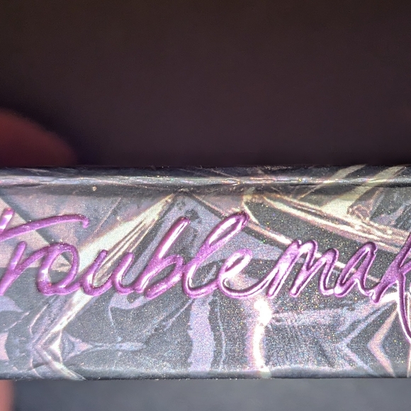 Urban Decay Troublemaker Palette - Picture 5 of 5